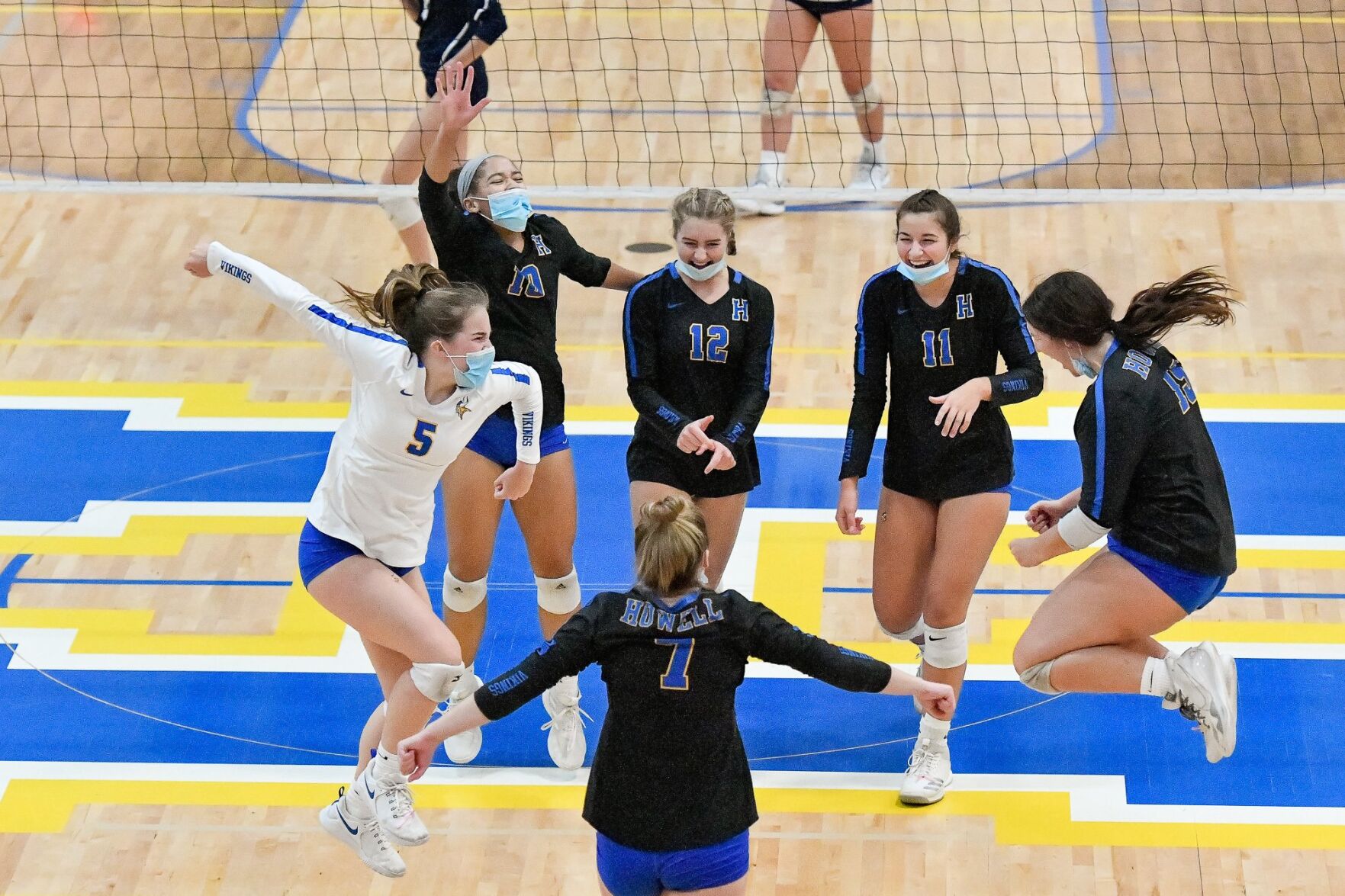 10/31/20 - Girls Volleyball - C5 quarter - Francis Howell vs St. Dominic